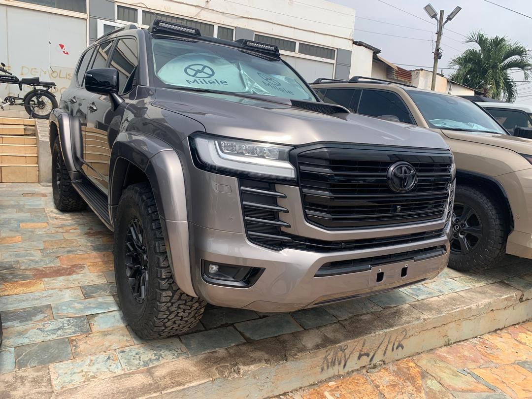 
								2025 Toyota Land Cruiser full									