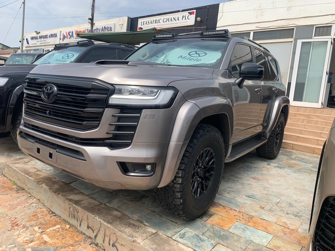 
								2025 Toyota Land Cruiser full									