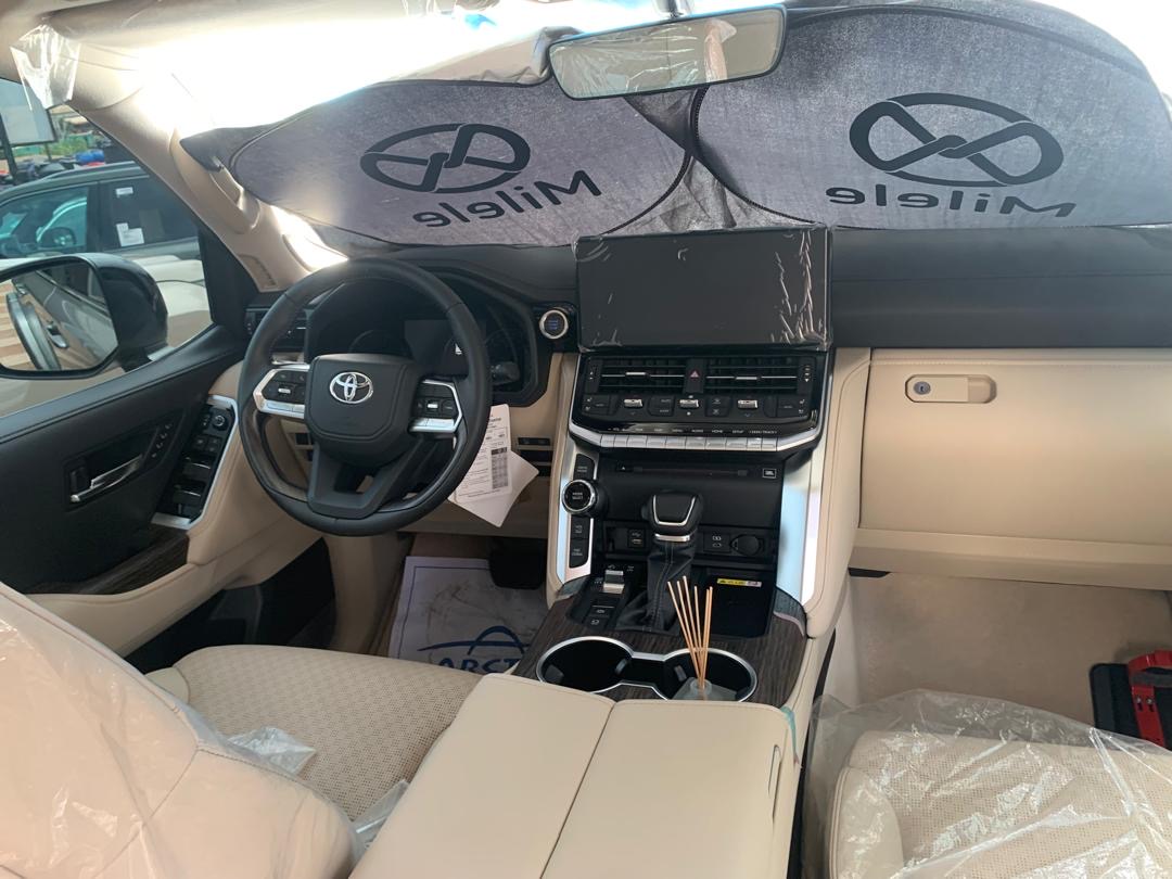 
								2025 Toyota Land Cruiser full									