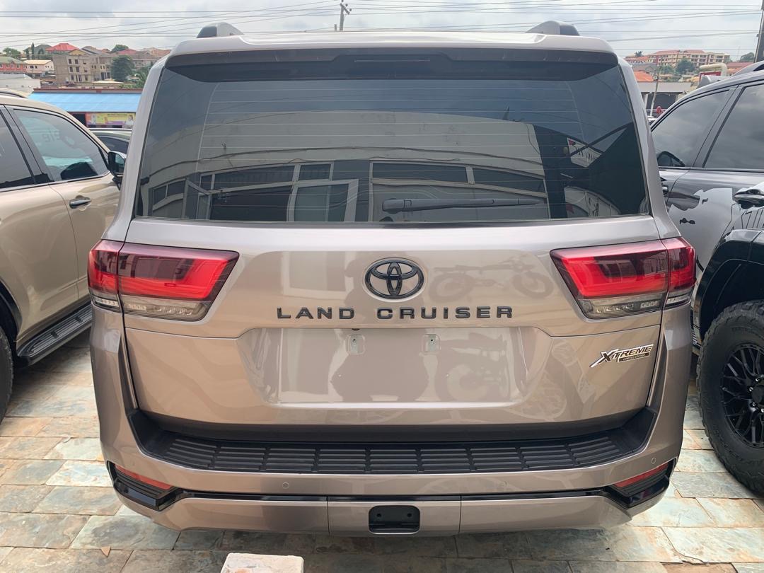 
								2025 Toyota Land Cruiser full									