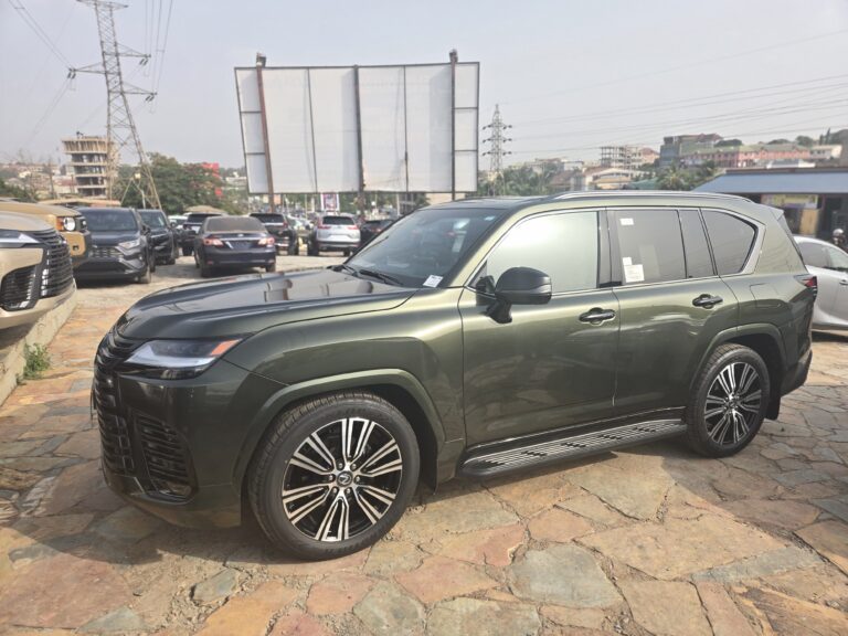 Lexus LX 600 – Green Exterior