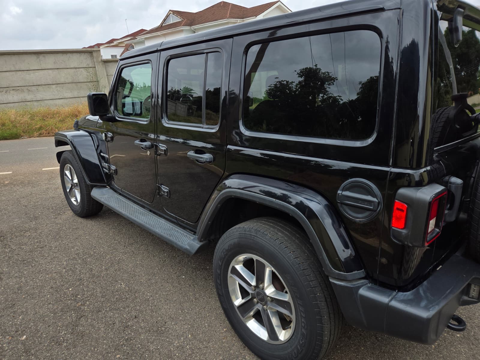 
								2023 Jeep Wrangler Unlimited Sahara full									