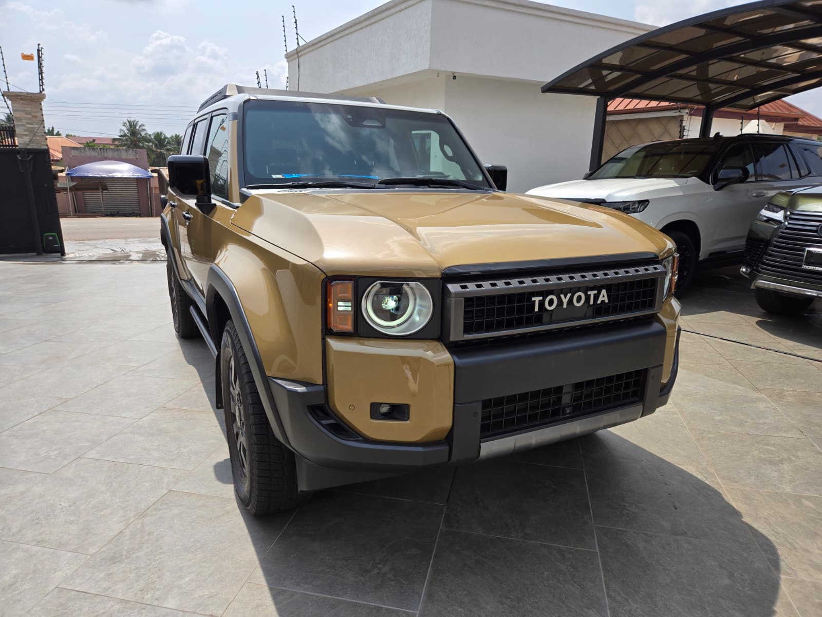 
								Toyota Land Cruiser full									