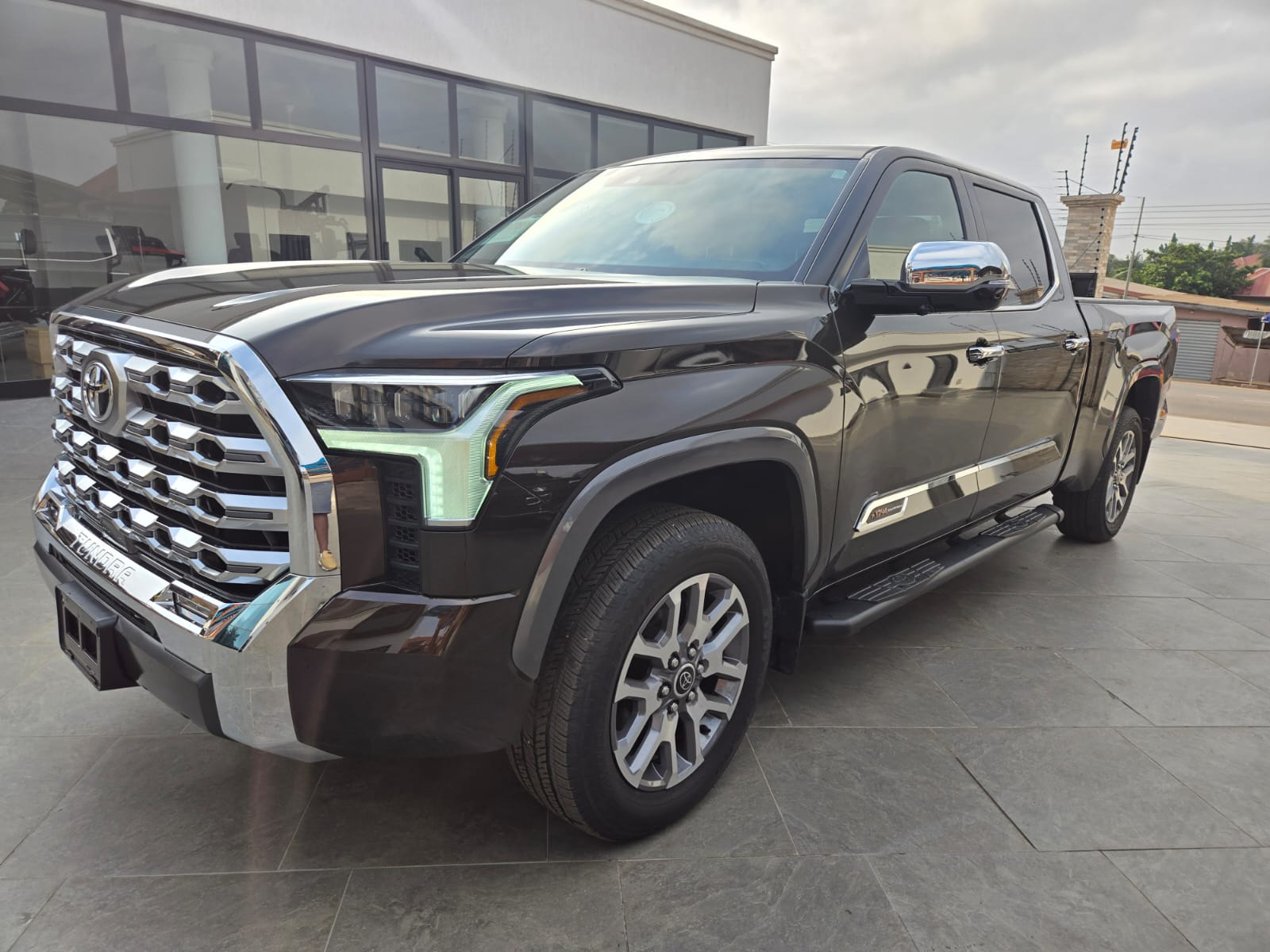 
								2024 Toyota Tundra full									