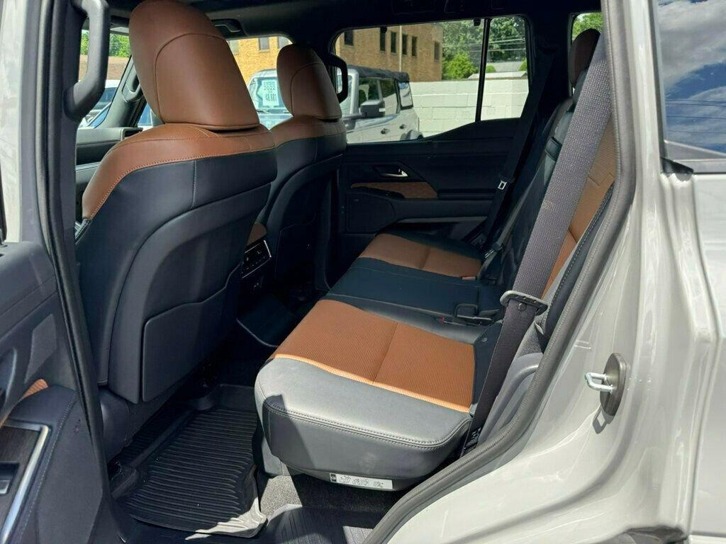 
								Lexus GX 550 Luxury SUV full									