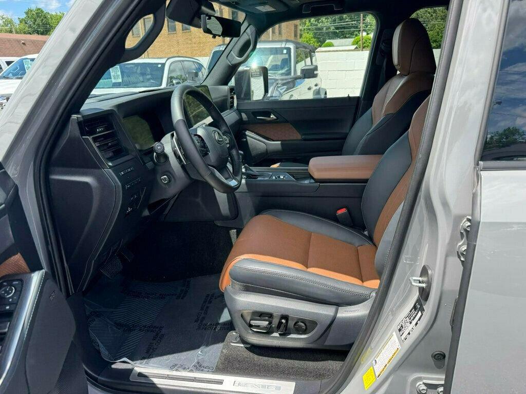 
								Lexus GX 550 Luxury SUV full									