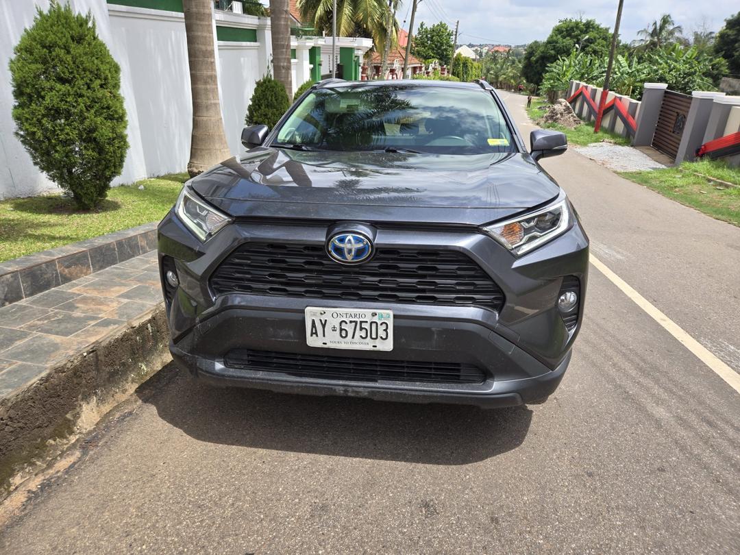 
								2022 Rav4 XLE Hybrid full									