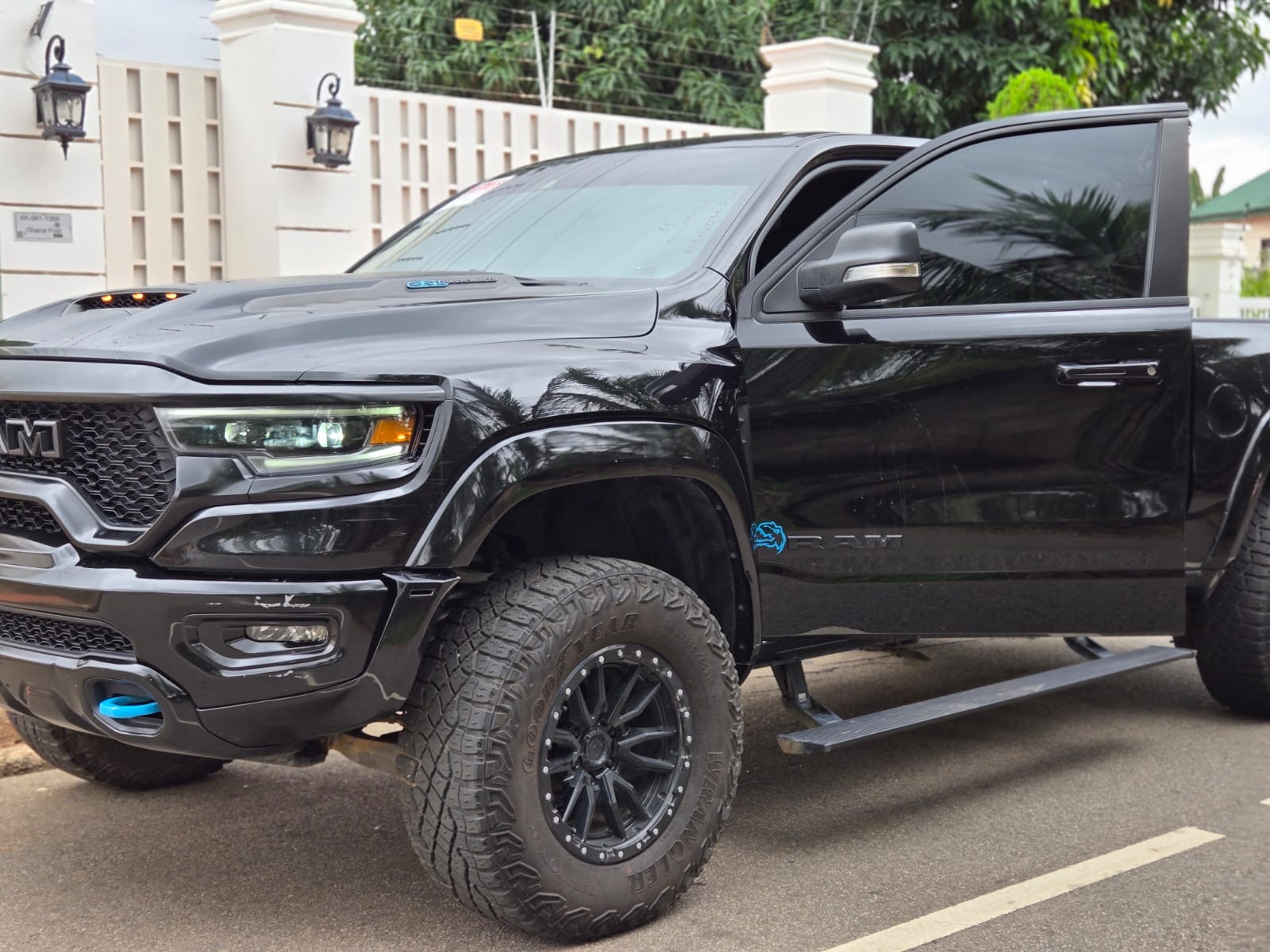 
								2023 RAM 1500 TRX – Black full									