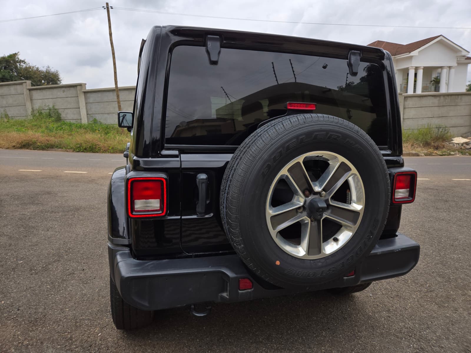 
								2023 Jeep Wrangler Unlimited Sahara full									