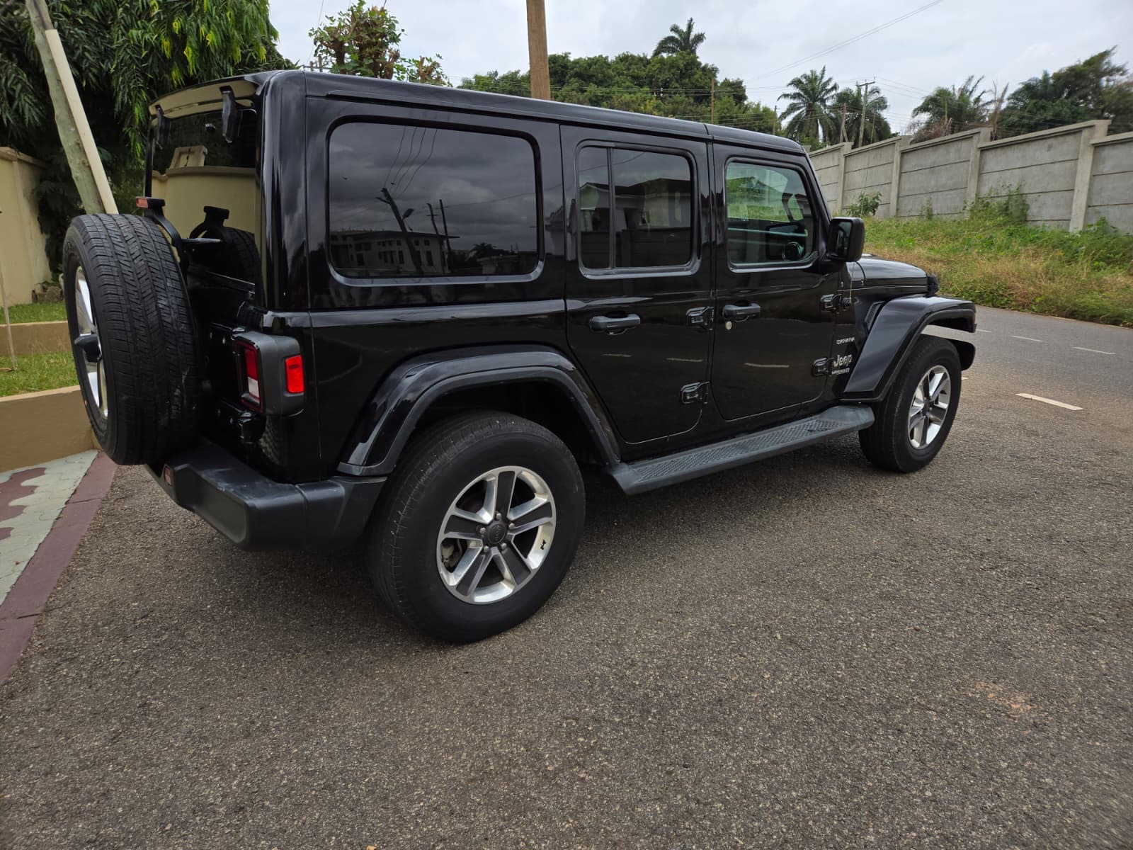 
								2023 Jeep Wrangler Unlimited Sahara full									